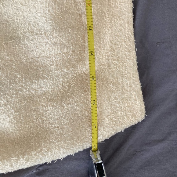 Vintage Authentic Chanel Boutique Ivory Tweed Mini Skirt - Picture 13 of 14